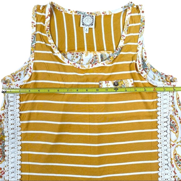 Tru Self size medium gold stripes, paisley sides & back, lace down front EUC - Picture 9 of 16